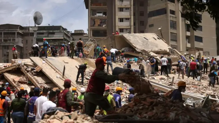 Italia confirma 11 muertos y 40 desaparecidos tras los terremotos en Venezuela
