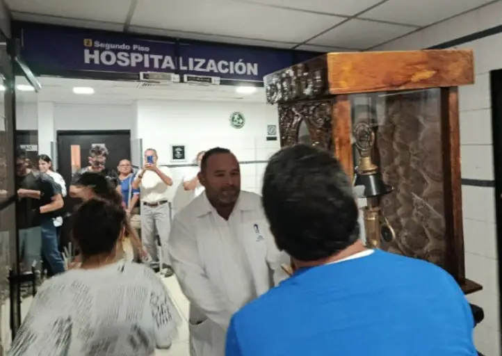 La comunidad de salud de la Clínica Virgen de Guadalupe de Coro conmemoró los 107 años del tránsito al cielo de San José Gregorio Hernández.