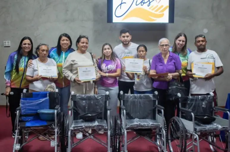Un total de 71 personas resultaron beneficiadas con la entrega de insumos médicos otorgados por el programa "La Mano de Dios".