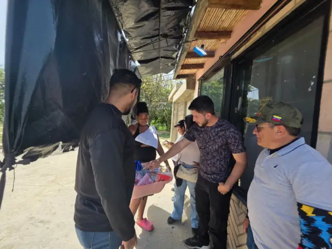 Como parte del abordaje social familias del sector Las Delicias en Boca de Aria recibieron más de 60 atenciones sociales y ayudas técnicas.