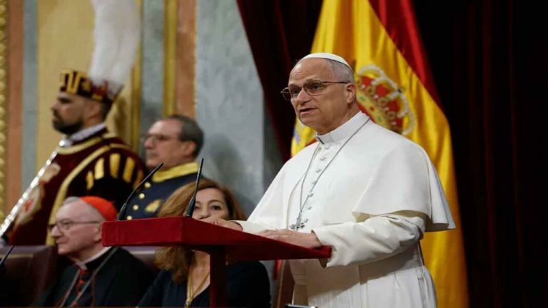 León XIV pide solidaridad con migrantes y reparación para víctimas de abusos en la iglesia