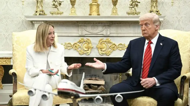 Meloni acusa a Trump de «inventarse» que le rogó una foto