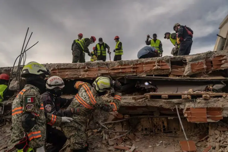 Rescatistas mexicanos: “Es una de las tragedias más grandes a las que hemos asistido”