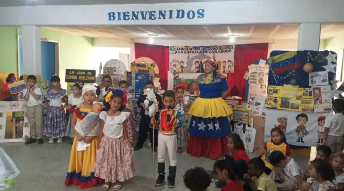 Con un conjunto de recursos didácticos y pedagógicos diversos, los estudiantes del Ceis Simón Bolívar de Las Velitas, rindieron homenaje.