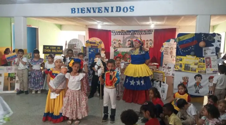Estudiantes del Ceis Simón Bolívar dedica Feria del Libro al Libertador