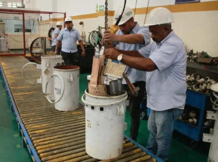 Víctor Clark informó que se recibió una dotación de componentes para fortalecer la Planta de Recuperación de Transformadores de Corpoelec.