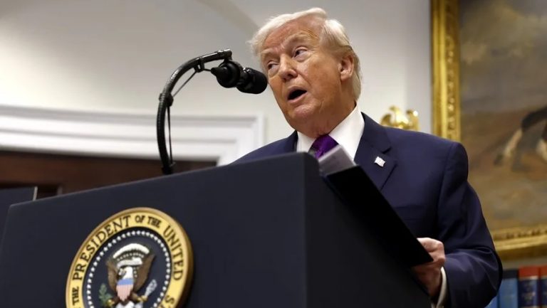 Trump dice que ha logrado sacar del estrecho de Ormuz 100 millones de barriles de crudo