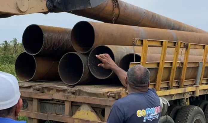 El alcalde del municipio Acosta Froylan Merentes recibió este domingo los primeros 200 metros de tubería para las mejoras del servicio hídrico