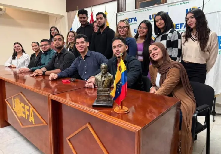 Estudiantes de la Facultad de Ciencias Jurídicas y Políticas de la UDEFA calificaron la experiencia como enriquecedora por los debates.