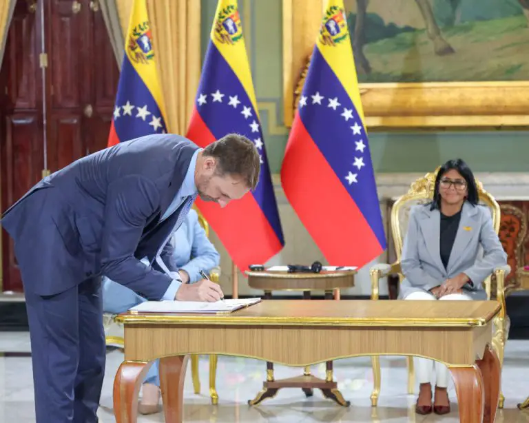 Venezuela oficializa licencia a Shell para operar en el campo gasífero Loran