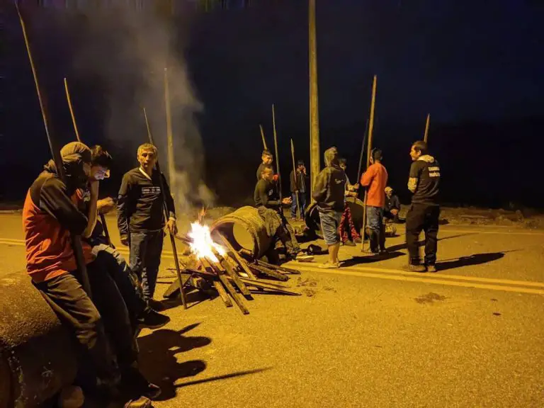 Choques con la policía en el primer día de paro indefinido en Ecuador