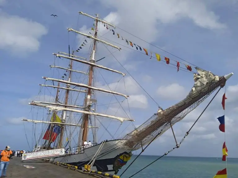 Con buen viento llega a Paraguaná el buque escuela Simón Bolívar