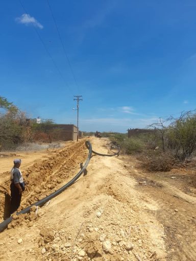 Avanza construcción de acueducto en Guanadito de Los Taques