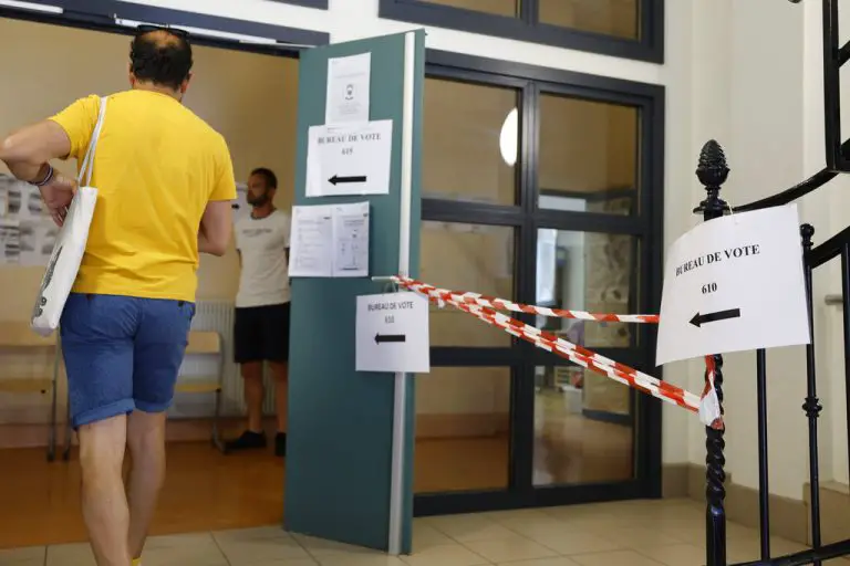 Francia vota en elecciones parlamentarias clave