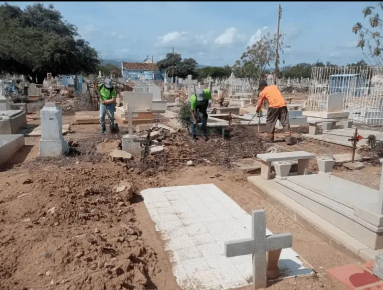 “Un cariñito” para el cementerio de Coro