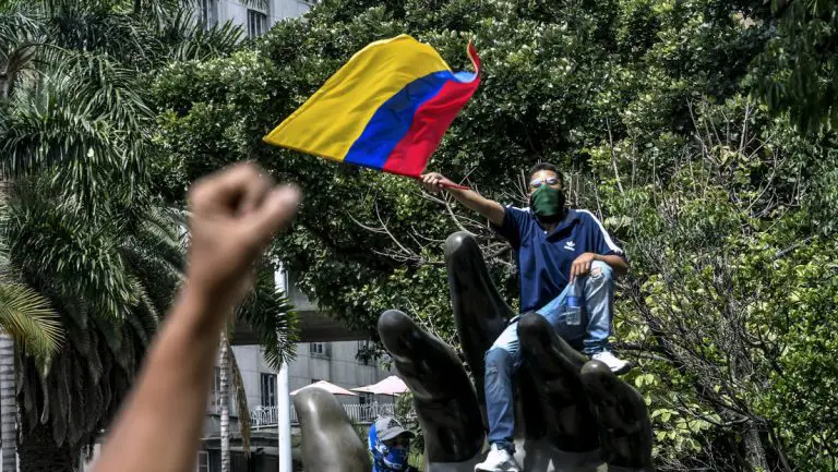 Los 11 principales desafíos de Petro en la Colombia postconflicto (o la pesada herencia del uribismo)