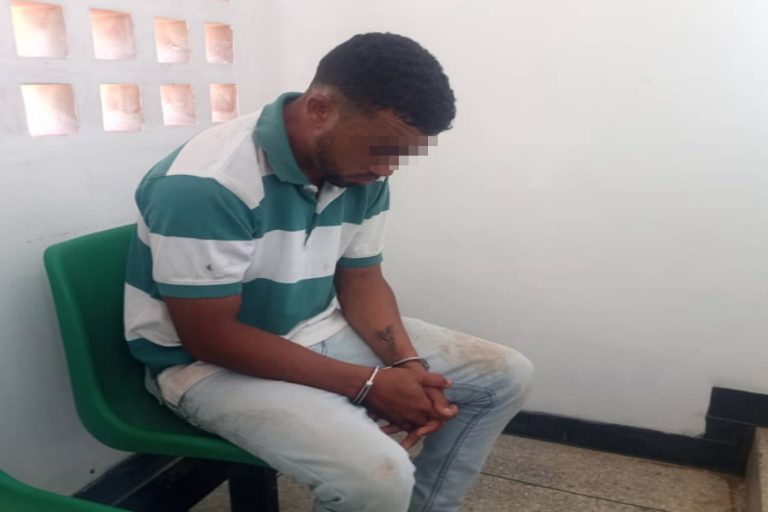 Compañero de tragos del hijo violó a septuagenaria en Paraguaná