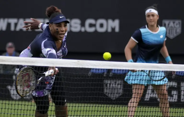 Serena Williams gana primer partido tras un año sin jugar