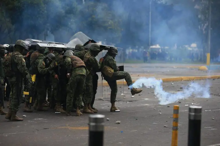 Protestas en Ecuador: Gobierno denuncia desaparición de 18 policías