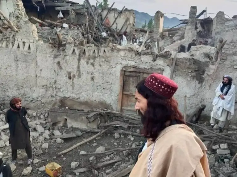 Al menos 1.000 muertos tras terremoto en Afganistán