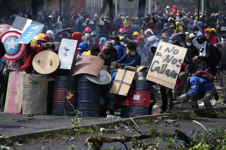 Ecuador: Se da el primer acercamiento entre el gobierno y Conaie