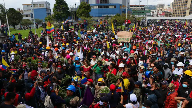 Líderes indígenas participan en reunión crucial mientras sigue el paro en Ecuador