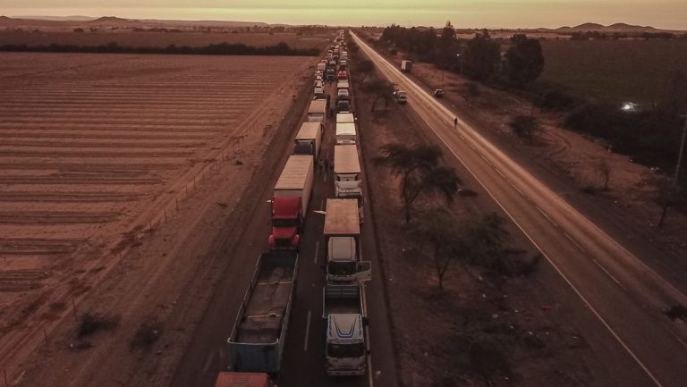 PERÚ| Transportistas inician paro indefinido, Gobierno decreta estado de emergencia