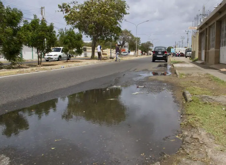 En Antiguo Aeropuerto bote de aguas negras suma más de cinco años