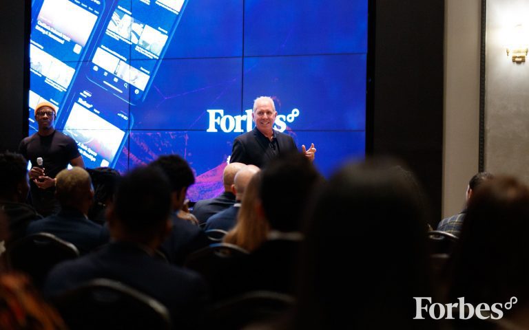 Forbes8 realiza el lanzamiento de su nueva red oficial de noticias