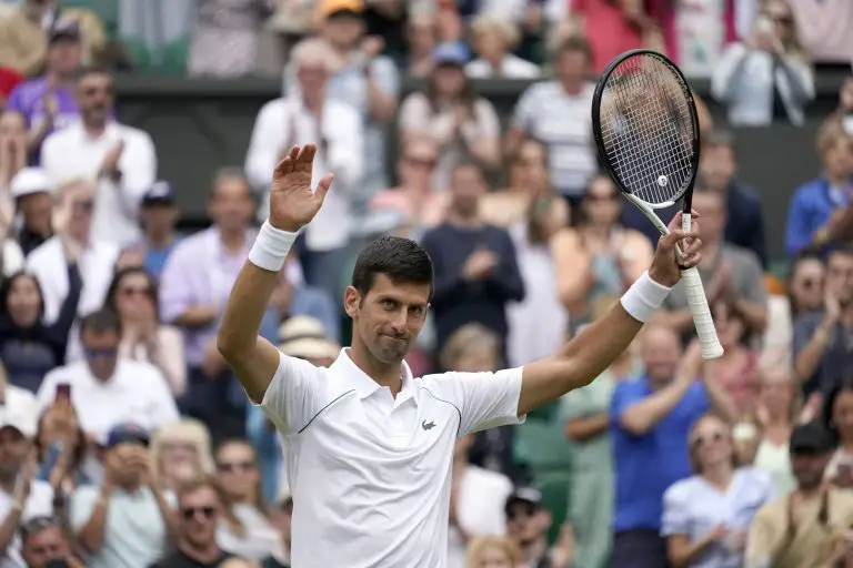 Djokovic avanza a cuarta ronda en Wimbledon