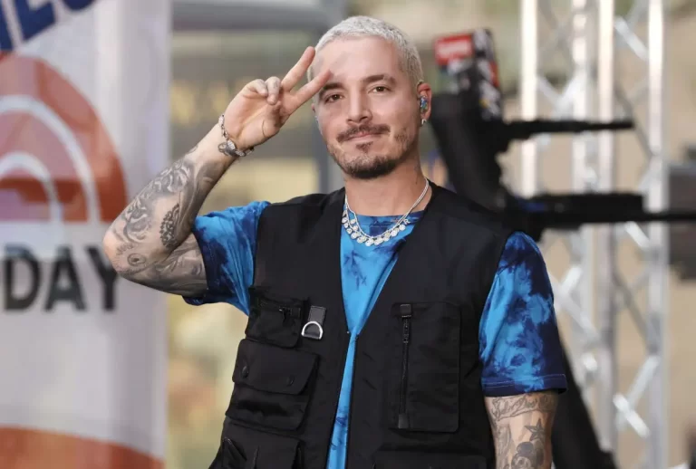 J Balvin “rodó” en una moto y terminó en el hospital