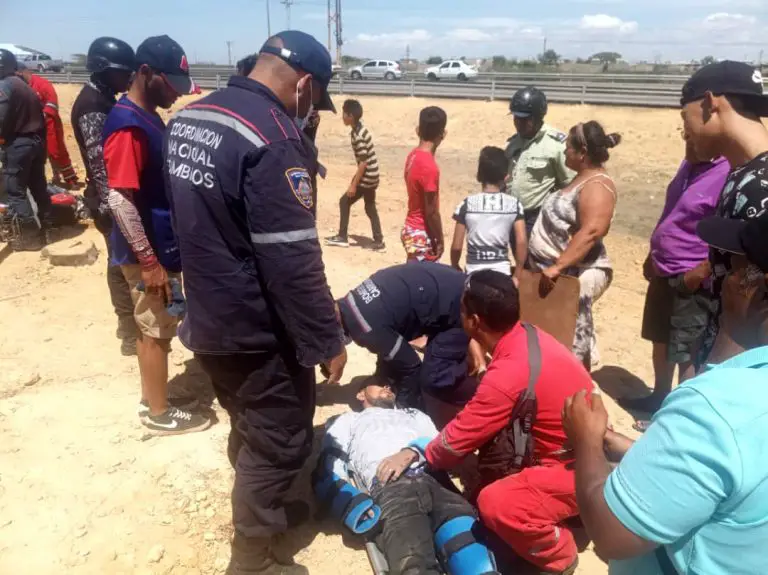 Sufrió fracturas al caerse de su moto