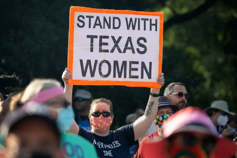 Tribunal Supremo de Texas restaura ley de 1925 que prohíbe el aborto