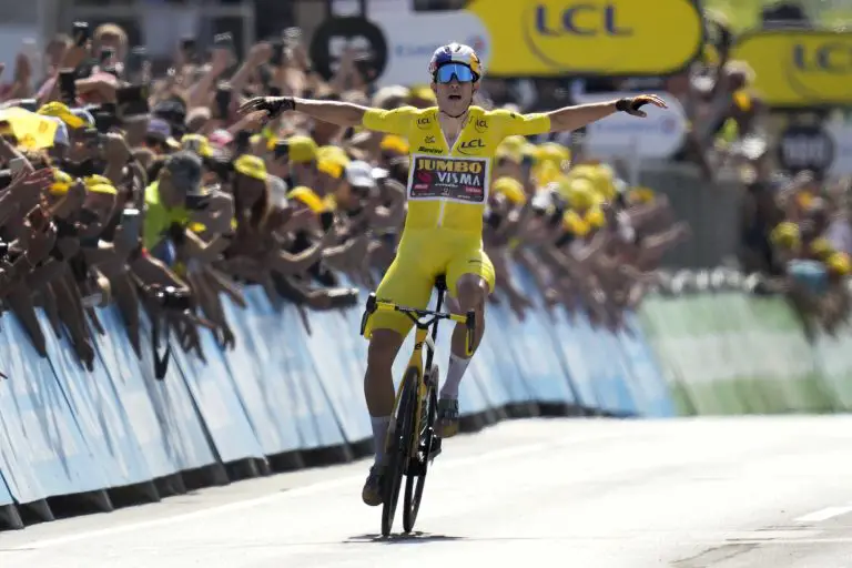 Van Aert conquista cuarta etapa del Tour de Francia