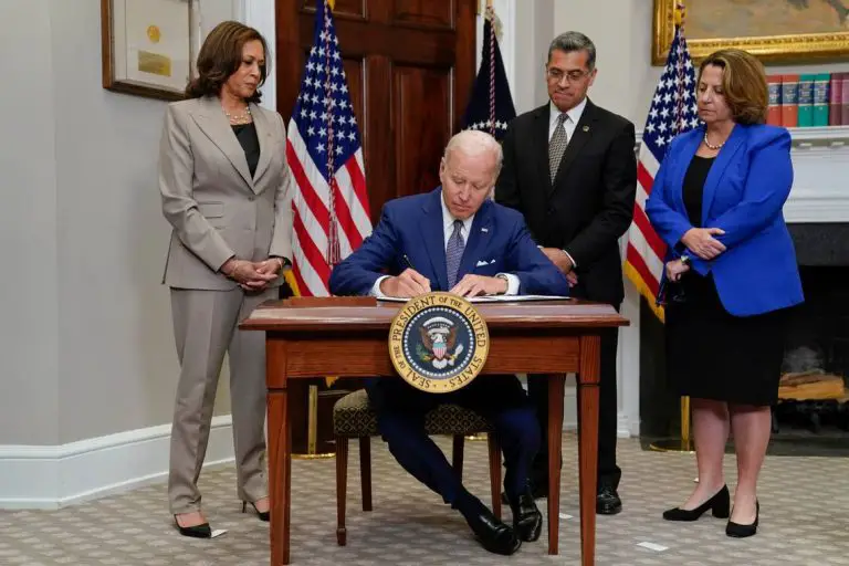 Biden toma medidas para proteger el derecho al aborto