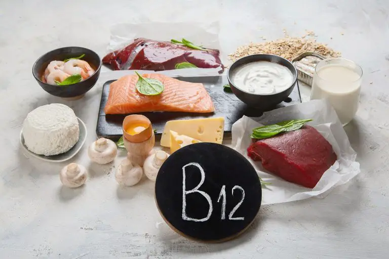 Esto causa la carencia de vitamina B12 en el organismo