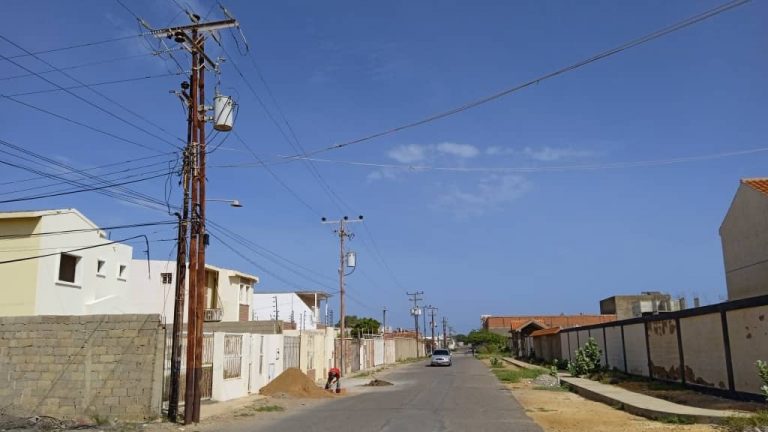 Once días sin electricidad llevan en Divina Pastora