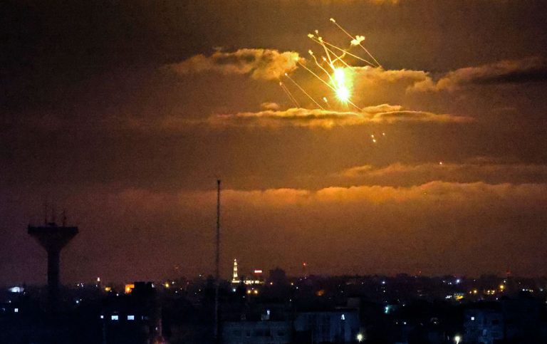 Israel bombardea Gaza tras lanzamiento de cuatro cohetes