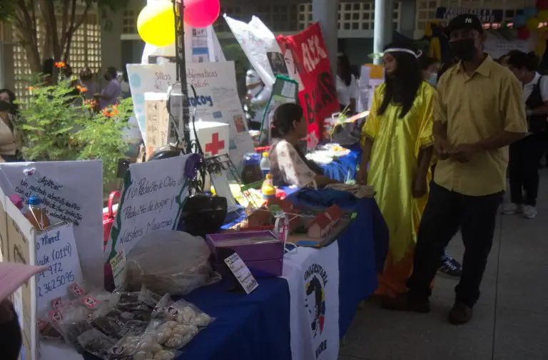 Primera Expoferia Universitaria: academia y productividad