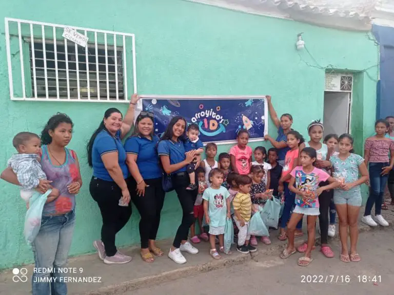 Con ropa y golosinas a estos niños les alegraron el día