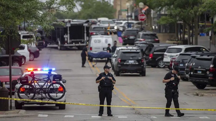 Tres muertos en tiroteo en Centro Comercial de EE. UU.