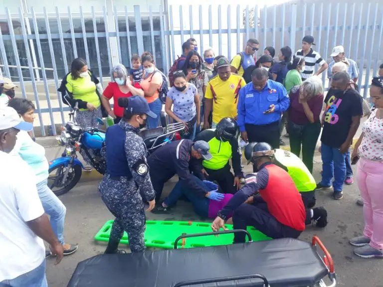 Una mujer rodó con la moto en la Manaure