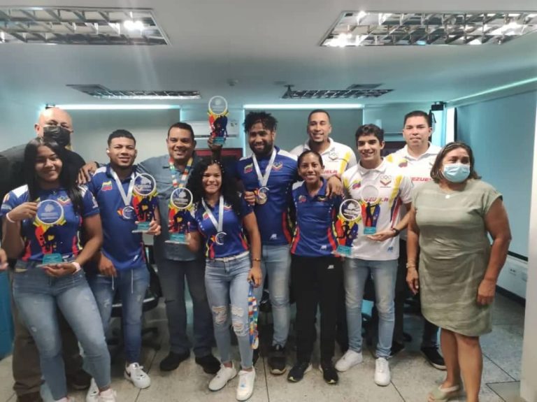 Gobernador agasajo a atletas que asistieron a los Bolivarianos de Valledupar