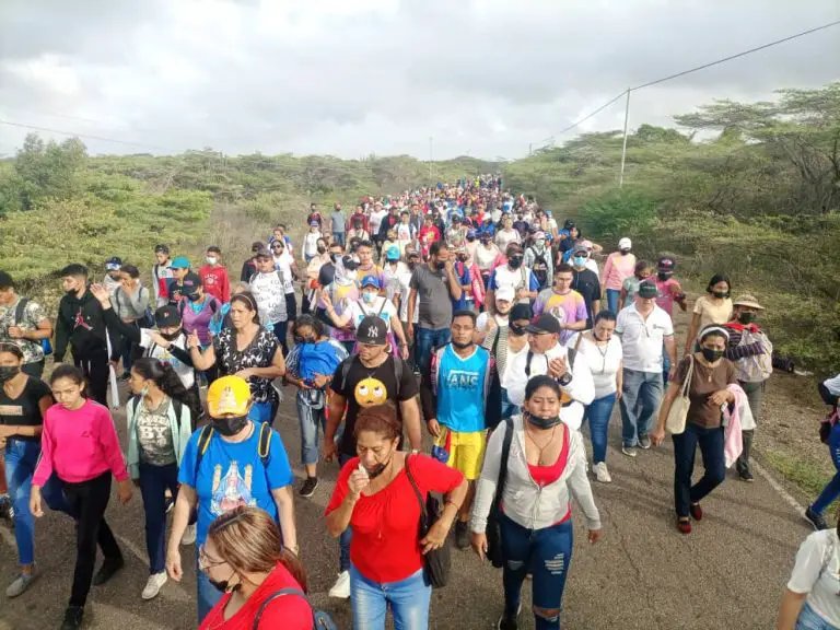 Retoman peregrinación a Santa Ana y San Joaquín