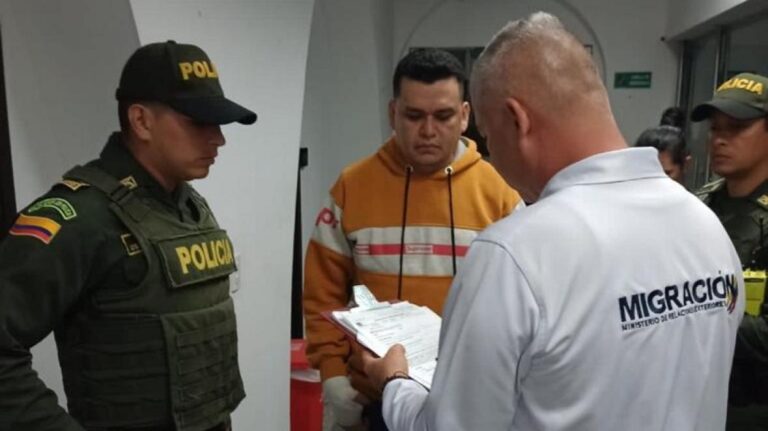 Venezuela entrega a Colombia a Digno Palomino, cabecilla de la banda Los Costeños