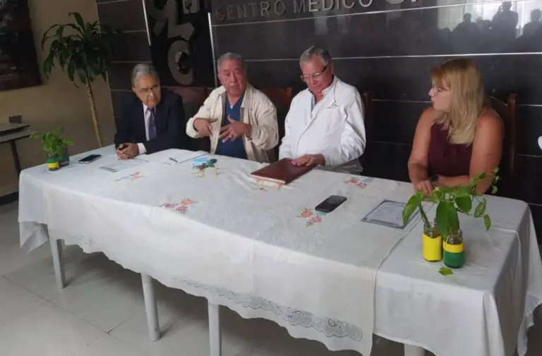 Centro Médico Cardón celebra con la colectividad