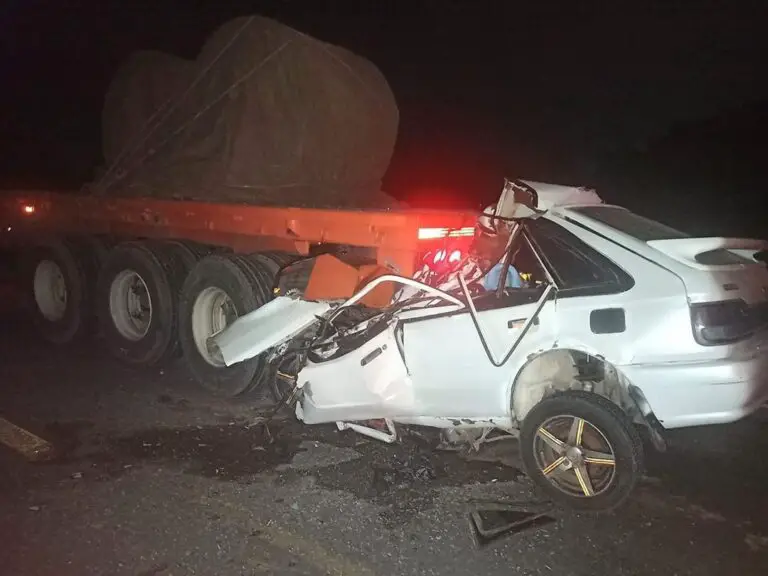 Se mató venezolano en Maicao al estrellar su carro contra una gandola