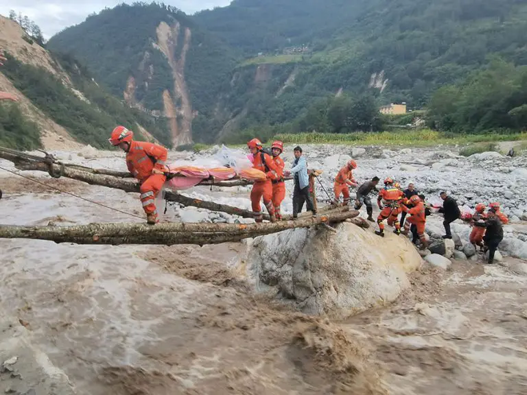CHINA-SICHUAN-SISMO-RESCATE