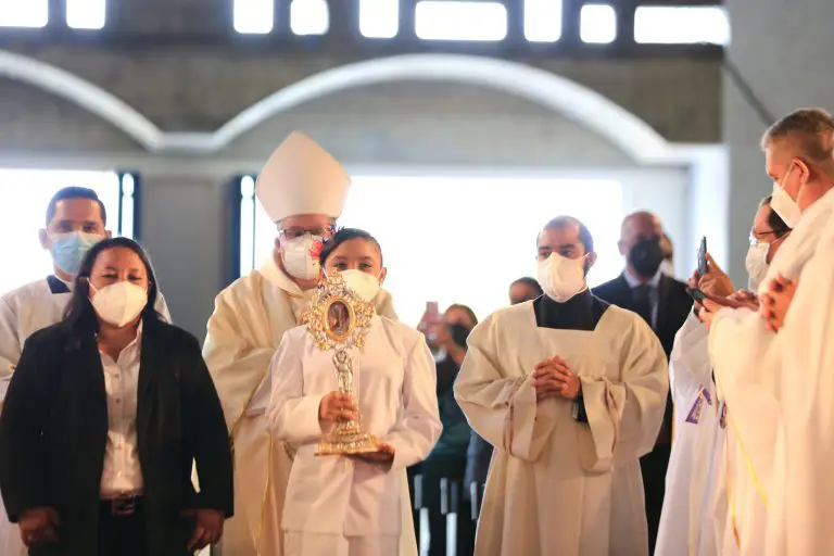 Yaxury Solórzano, la del milagro del beato José Gregorio, quiere ser religiosa