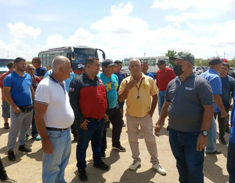 Transportistas de Los Taques piden aumento de pasaje